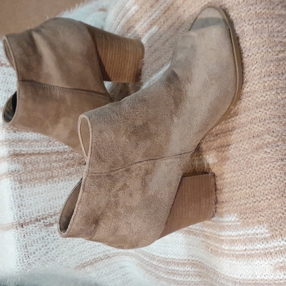 Carlos tan suede open toe booties sz 10 - Picture 2 of 5